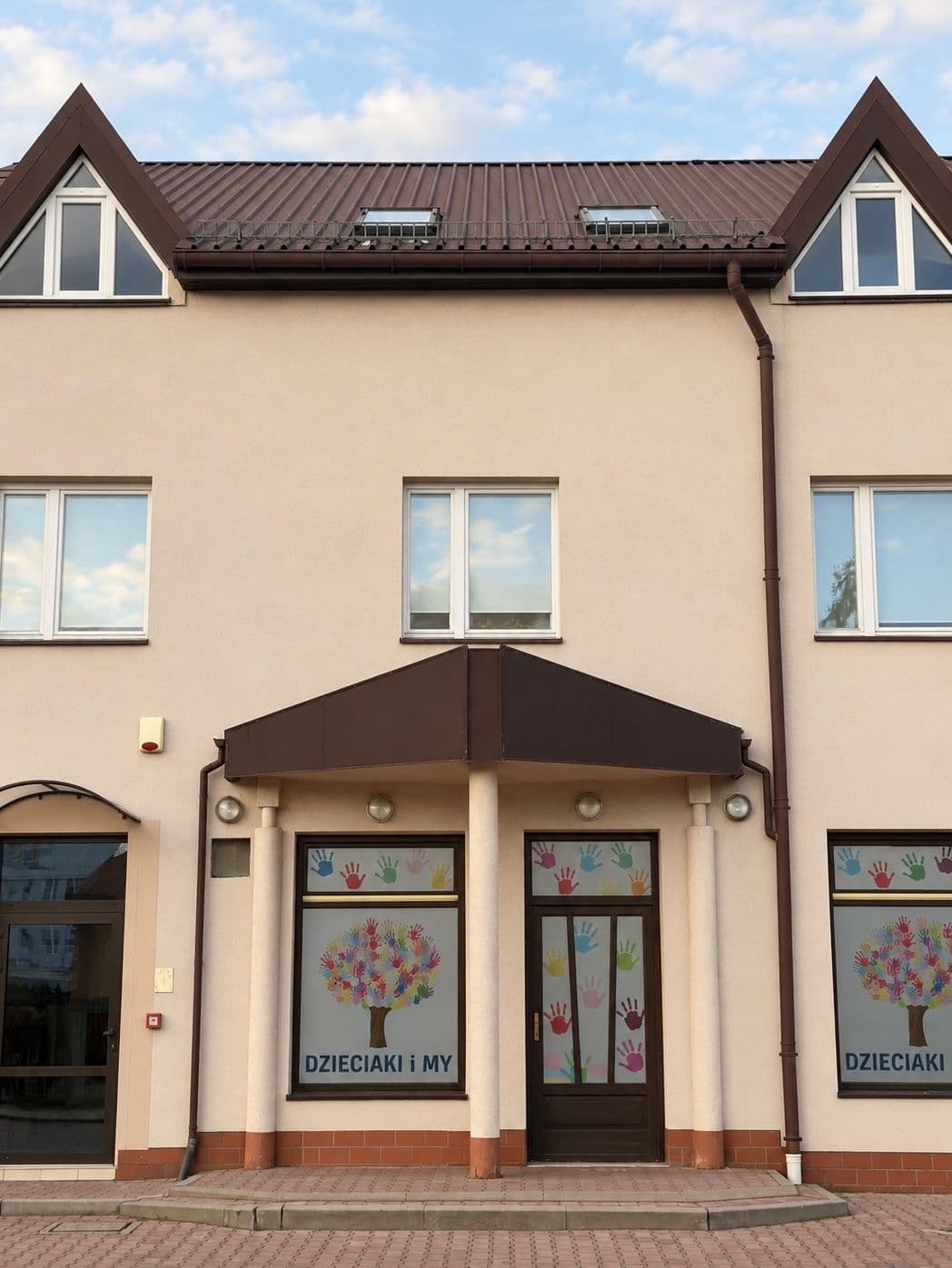 Wejście do przedszkola Dzieciaki i My przy ulicy Wodnej 4 w Krakowie